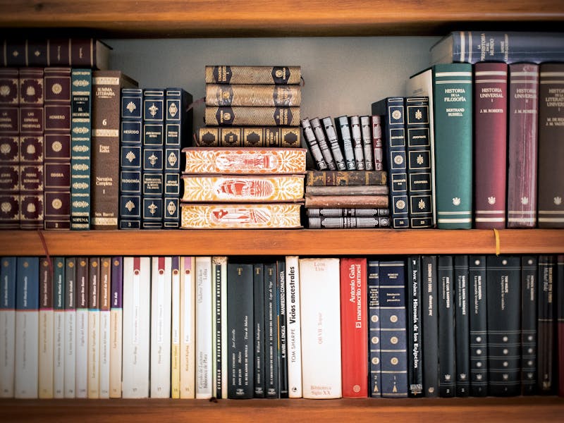 om-oss-book